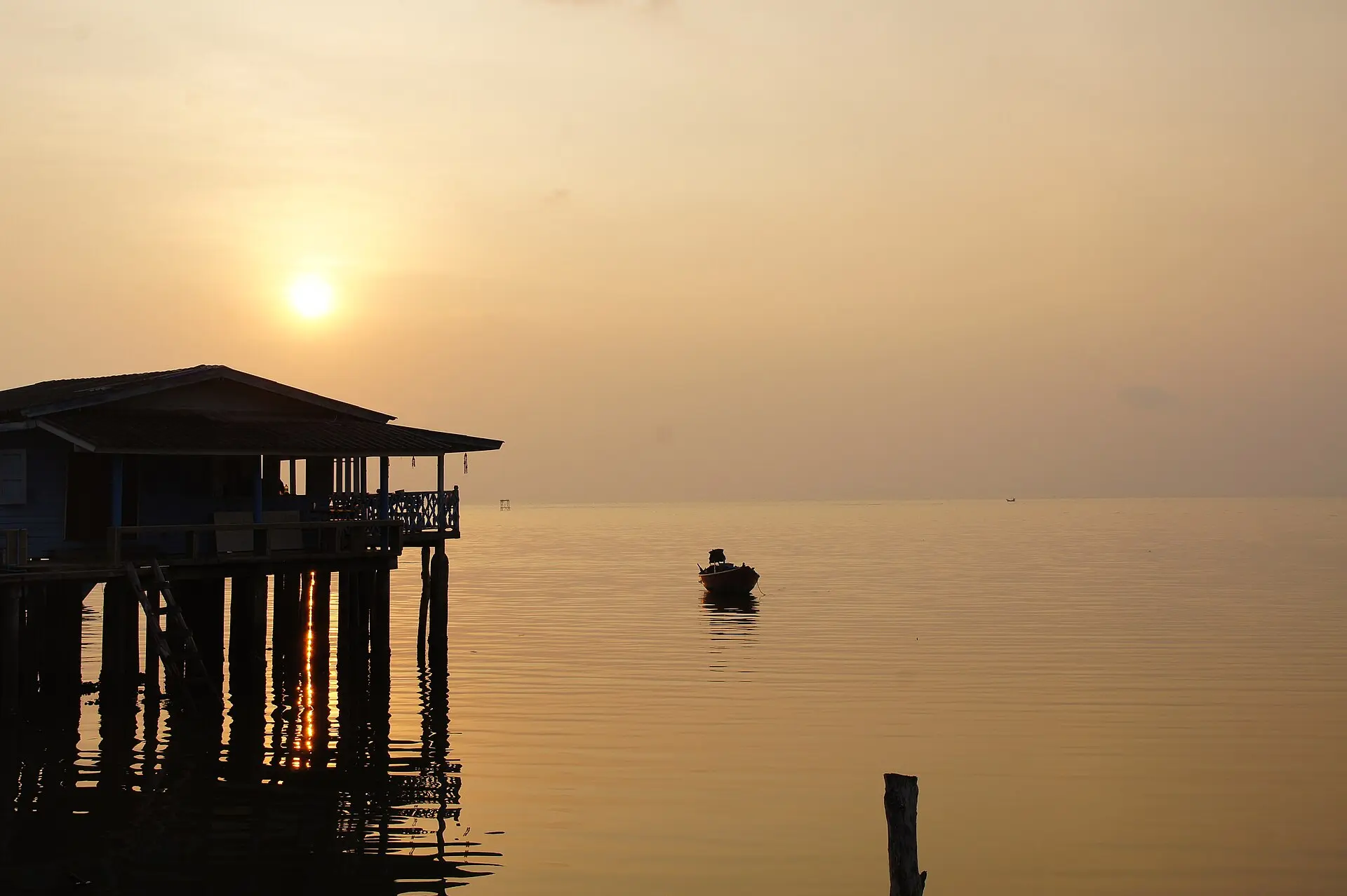 รีสอร์ตริมหาดแม่รำพึง