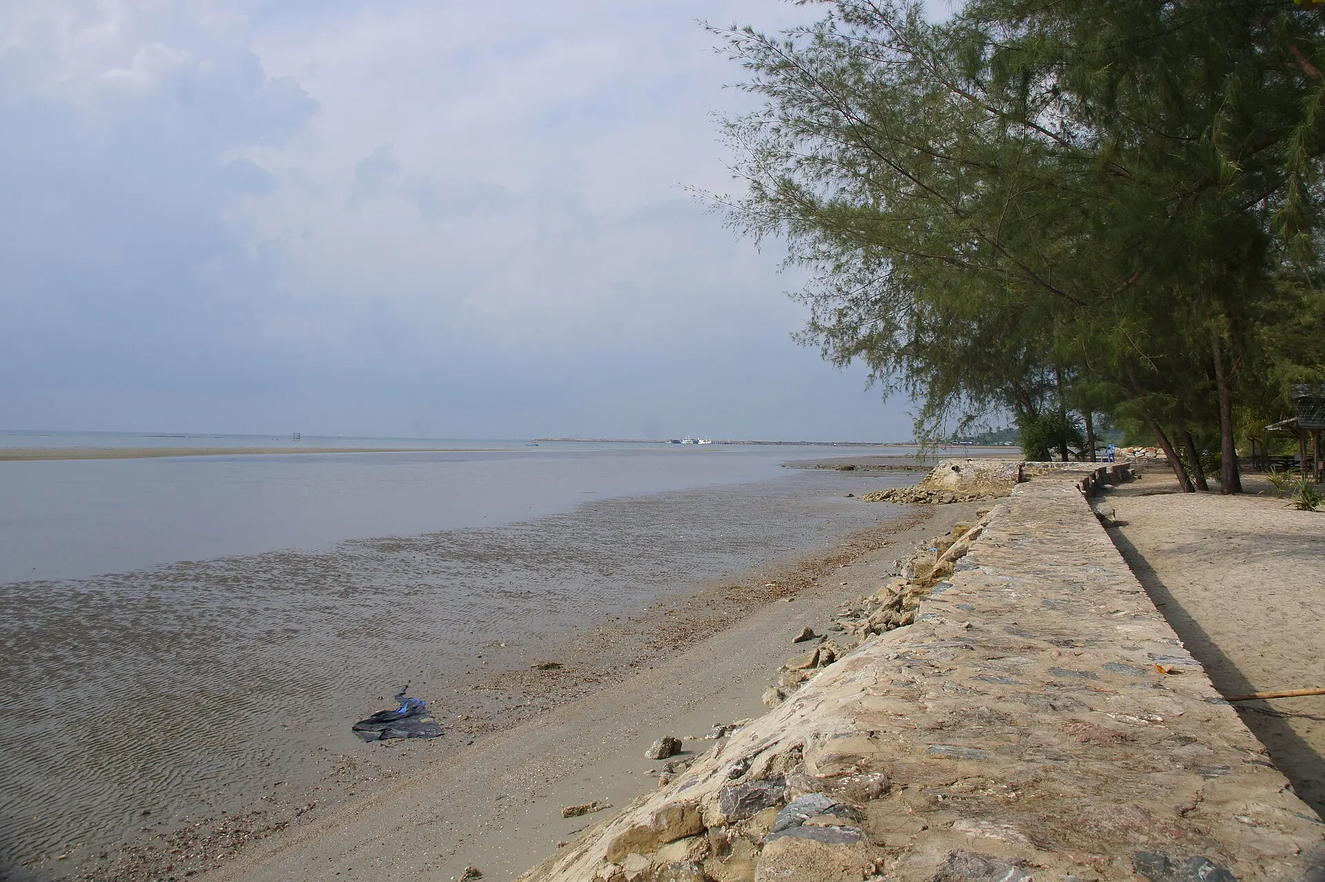 หาดแม่รำพึง